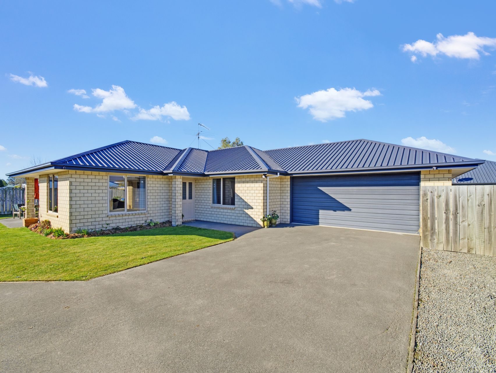 17A Bowen Street Rakaia — slide 1