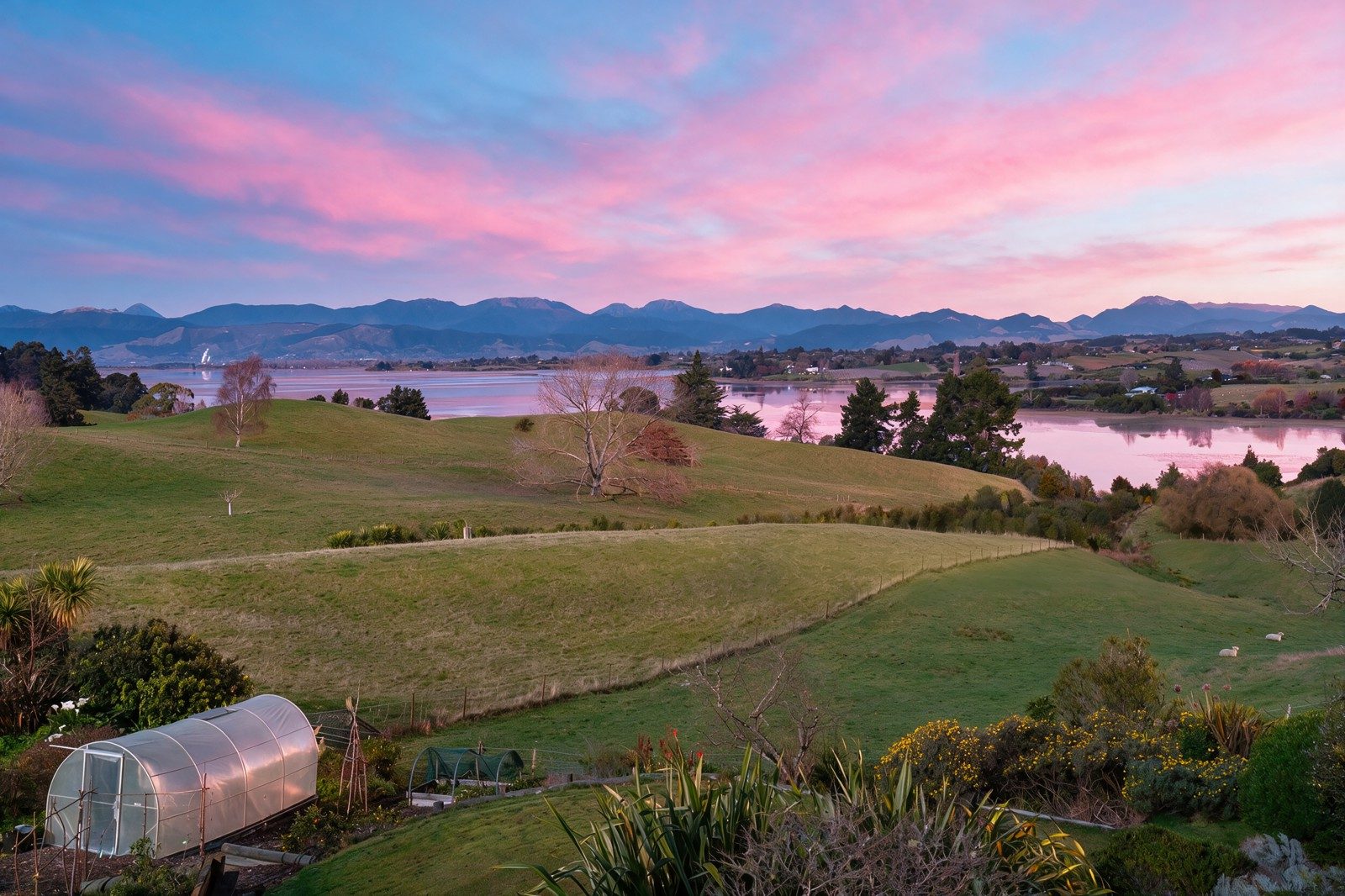 Uninterrupted estuary and country views — slide 20