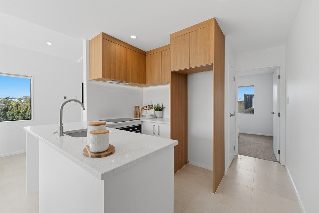 Sun, Space & Convenience in Double Westlake Zone — slide 2