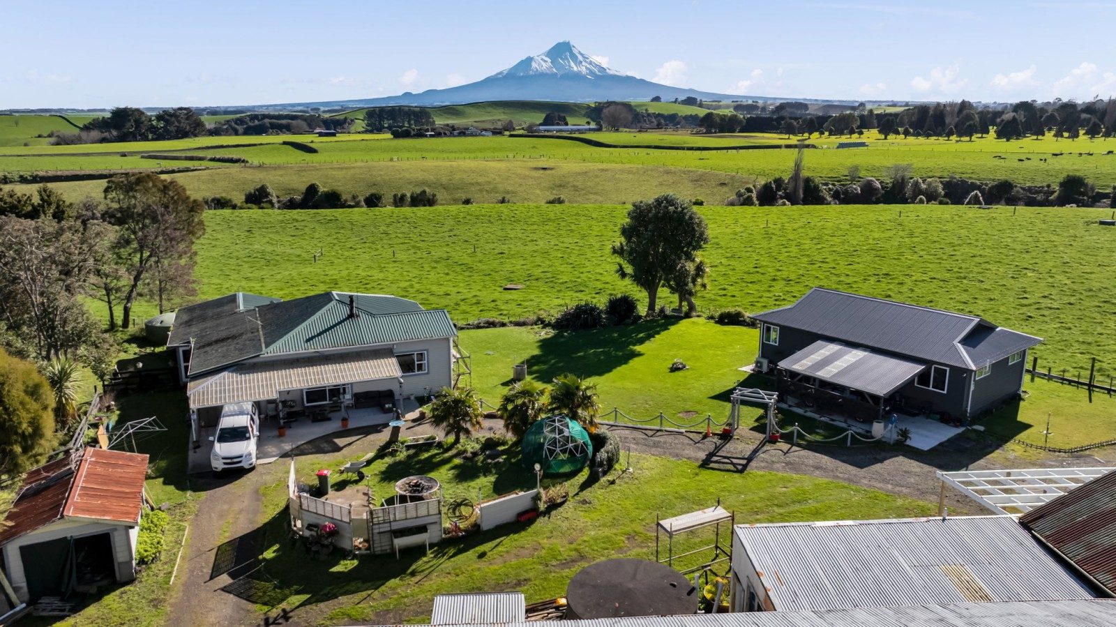 High profile rural zoned site with large storage — slide 2