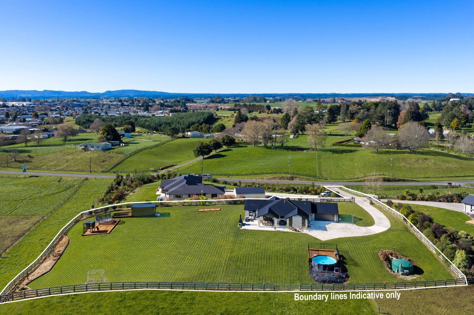 Exceptional Lifestyle With Maungatautari Views — slide 2