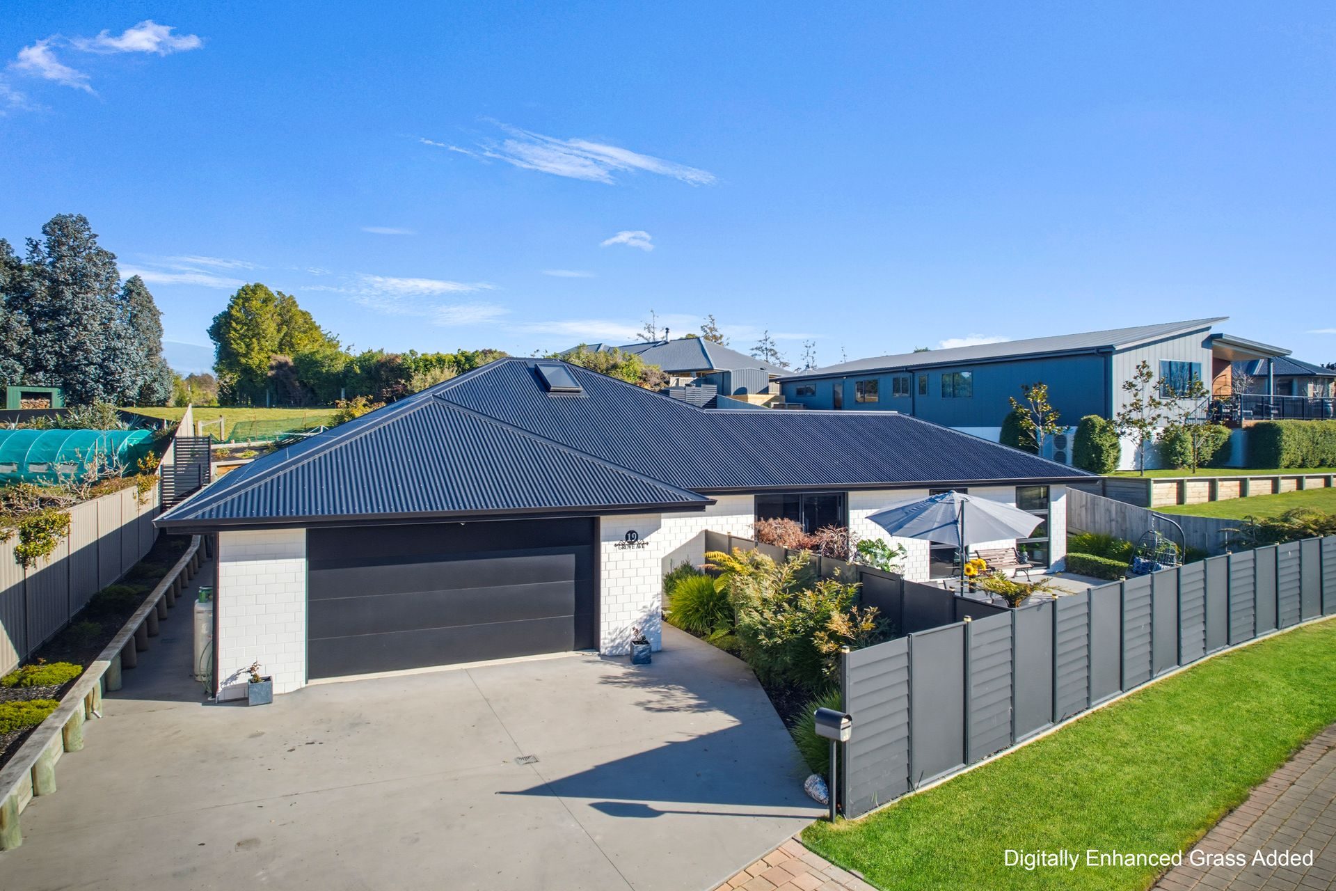 Elegant, Modern, double glazed family home — slide 2