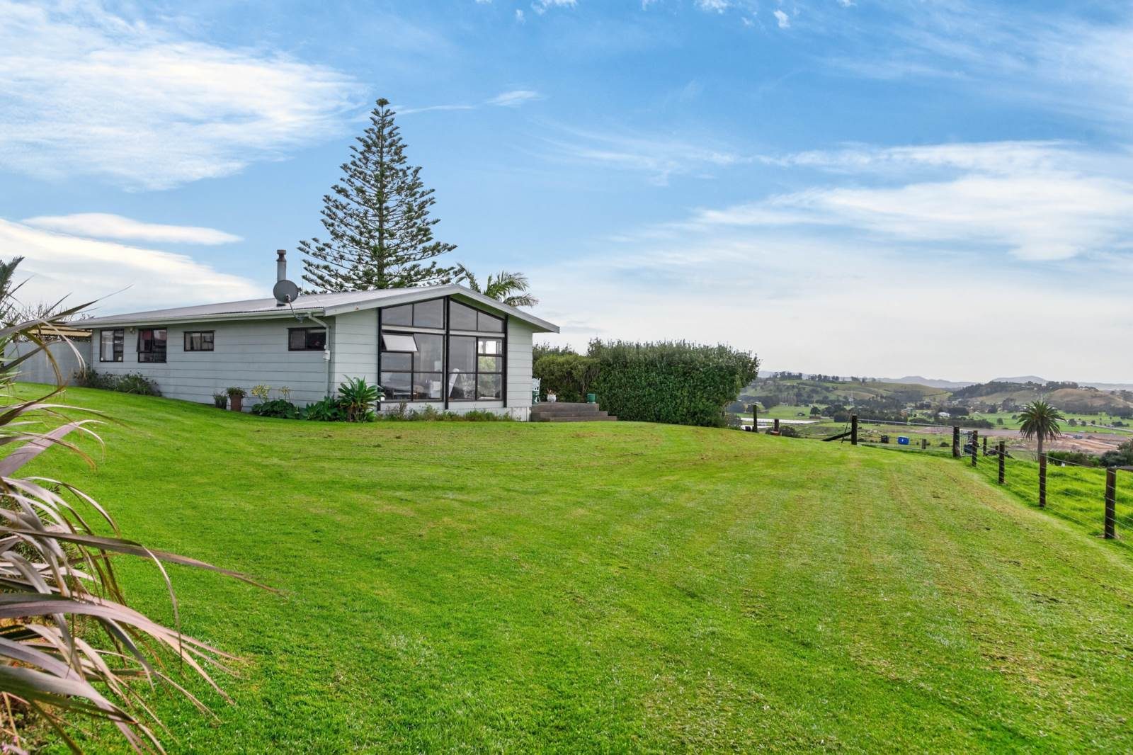 Unrivalled Coastal Views, Endless Potential — slide 2