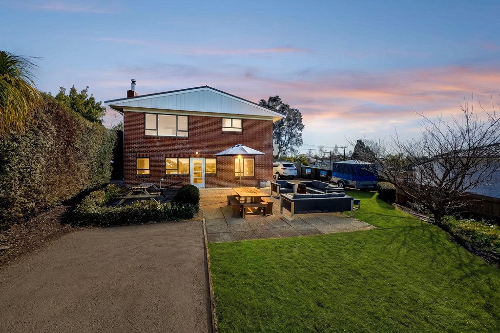 Forever Family Home on 872sqm — slide 2
