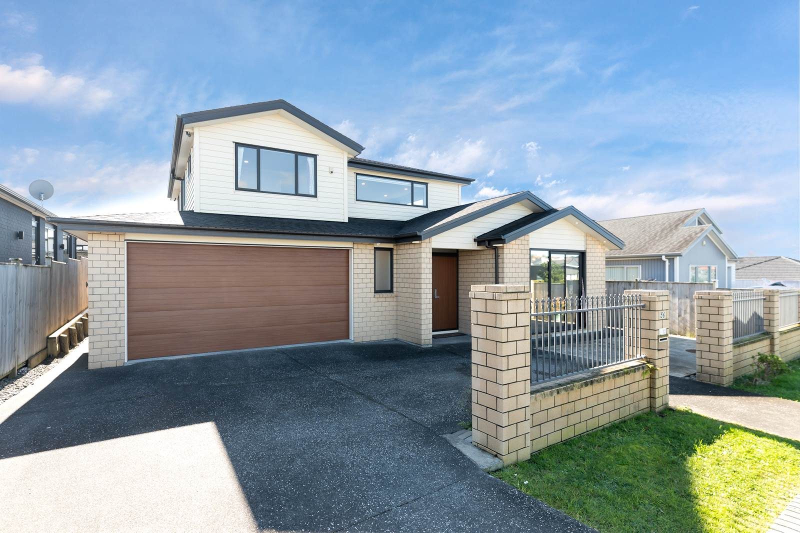 Modern Family Living with a Self- Contained Flat — slide 2