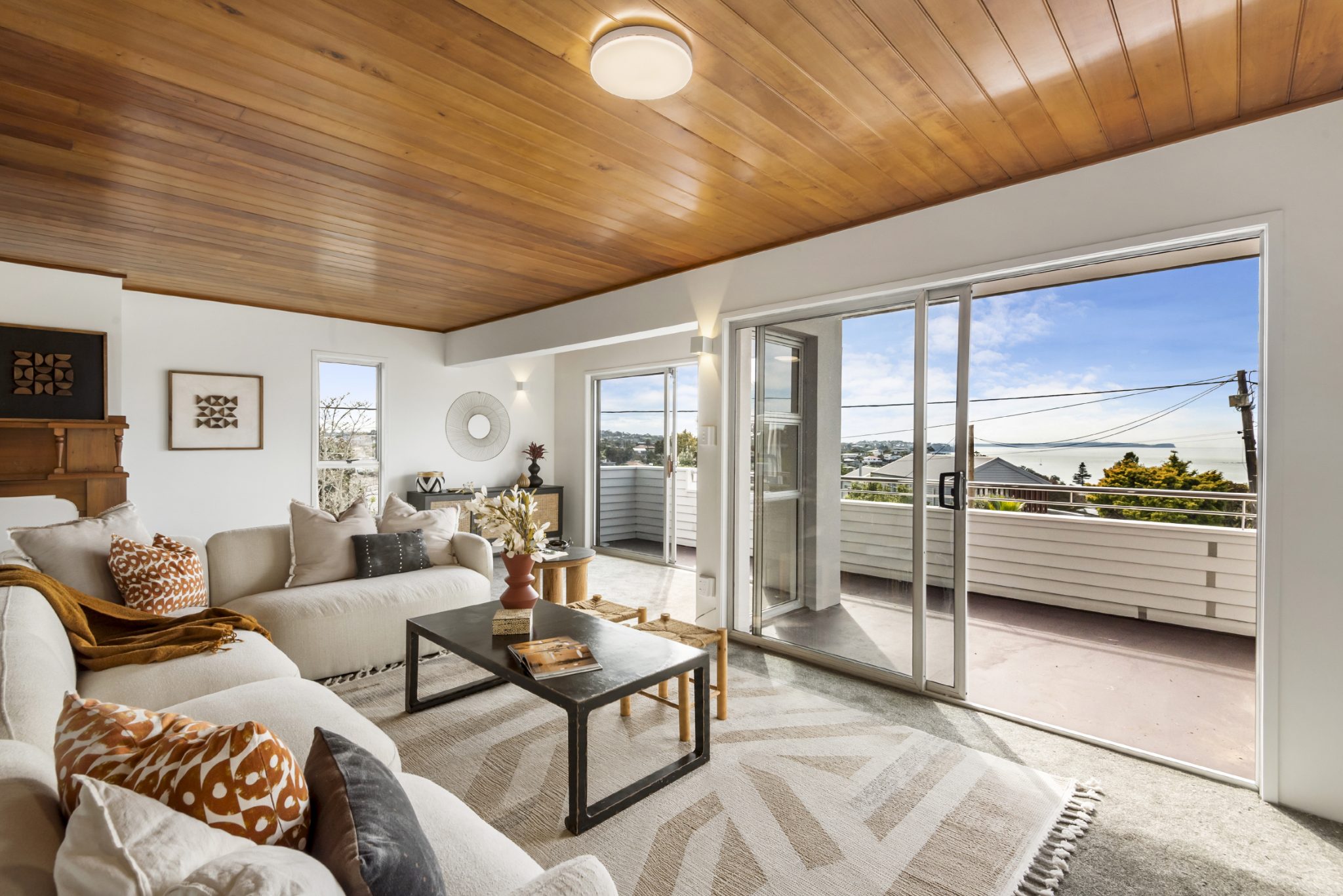 355sqm Coastal Home | Sea Views & Triple Garage — slide 2