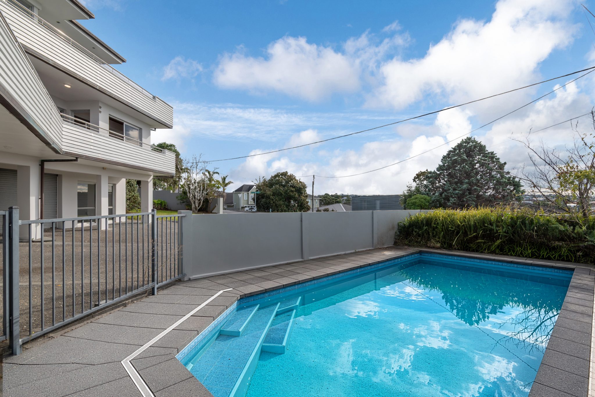 355sqm Coastal Home | Sea Views & Triple Garage — slide 28