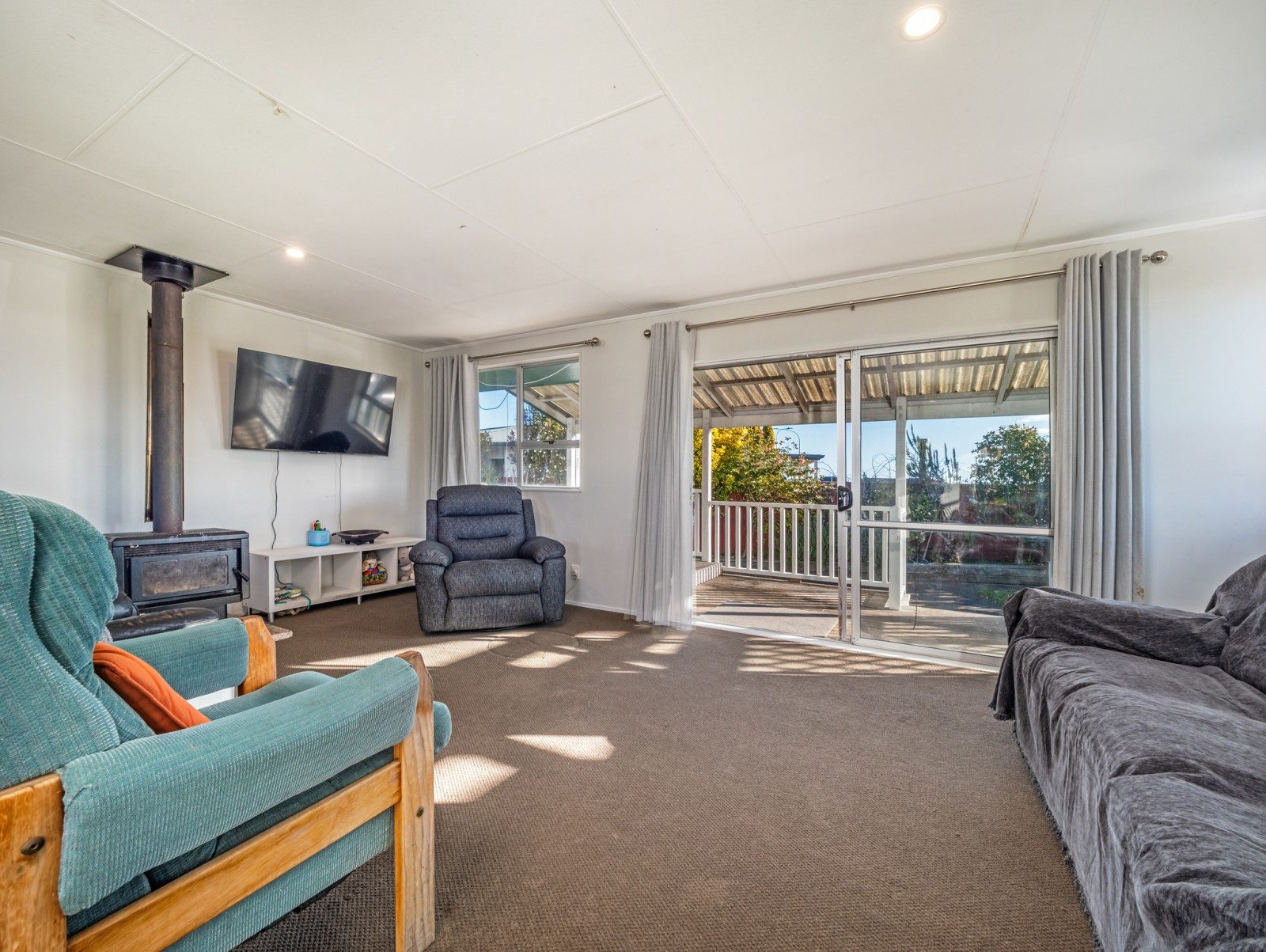 Rare five-bedroom family living — slide 2
