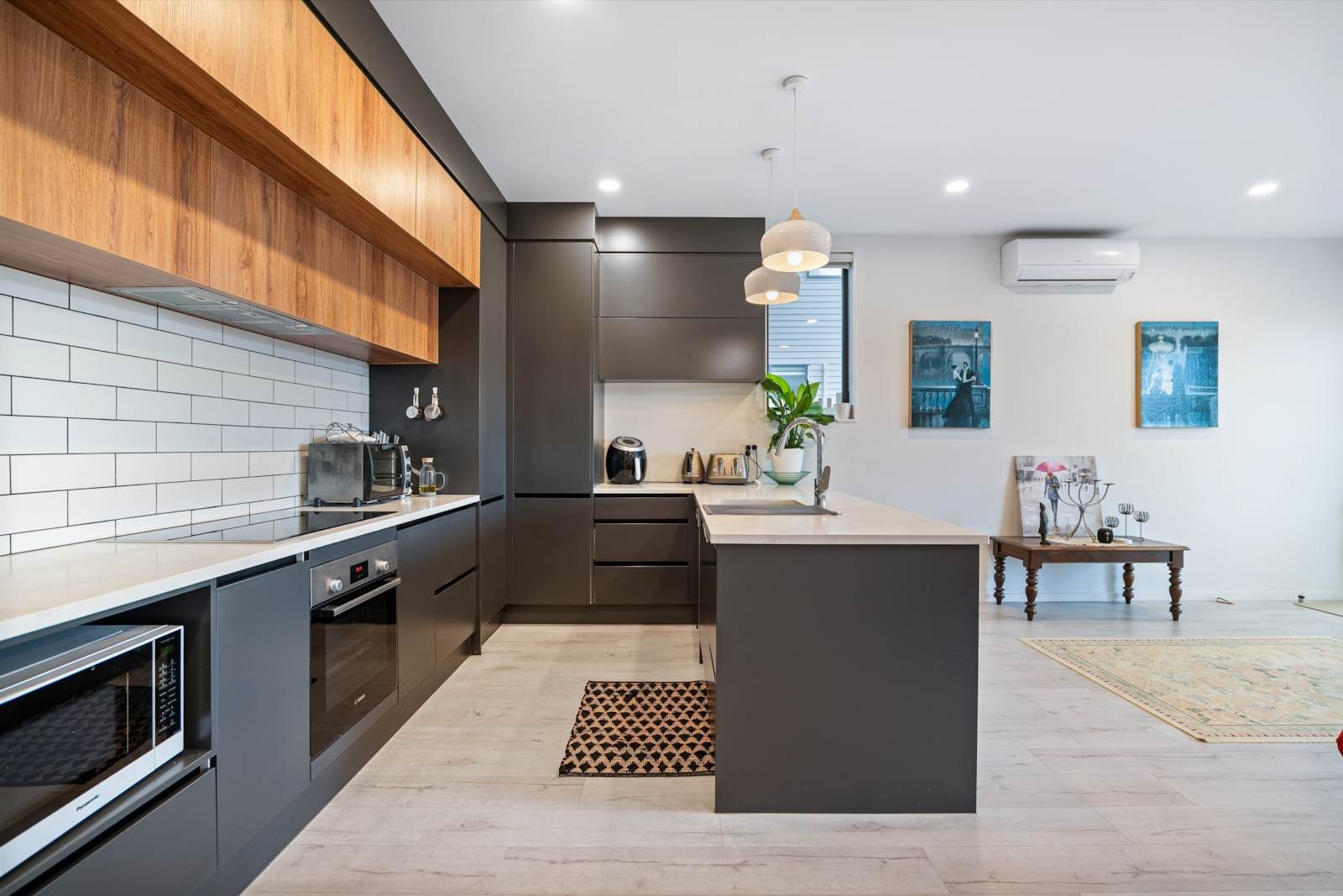 Sunny End-Unit Living with a Reserve Frontage — slide 2