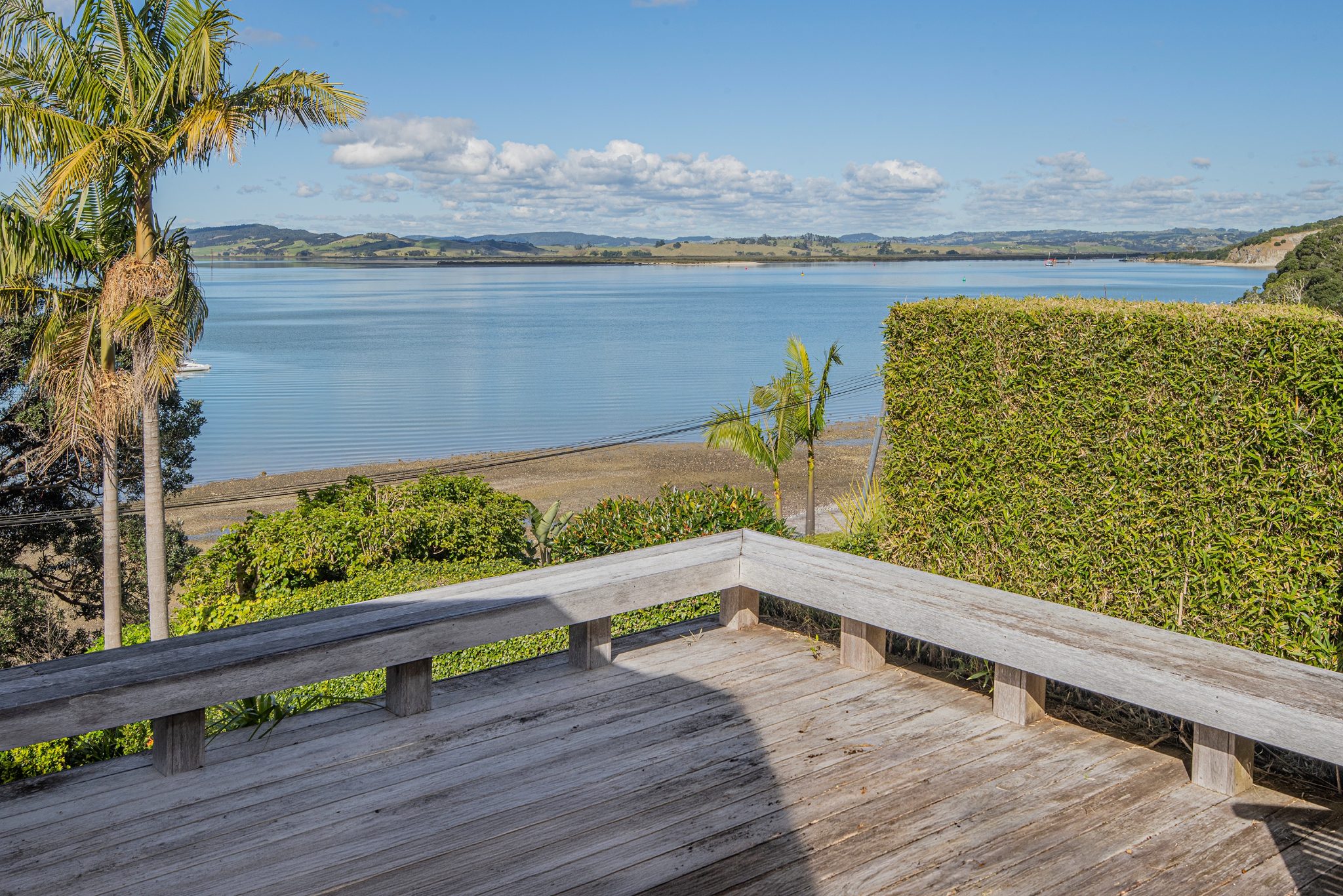 Easy-Care Beachside Living with Panoramic Views — slide 26