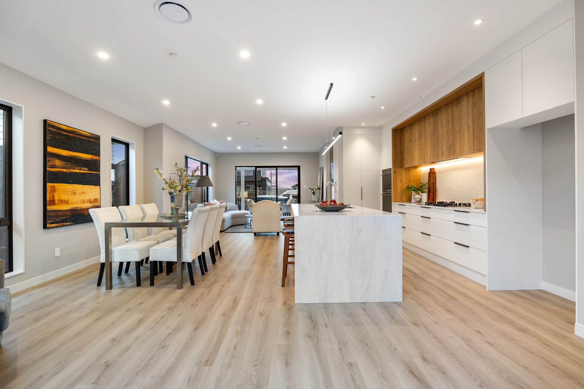 Modern Single-Level Living — slide 2