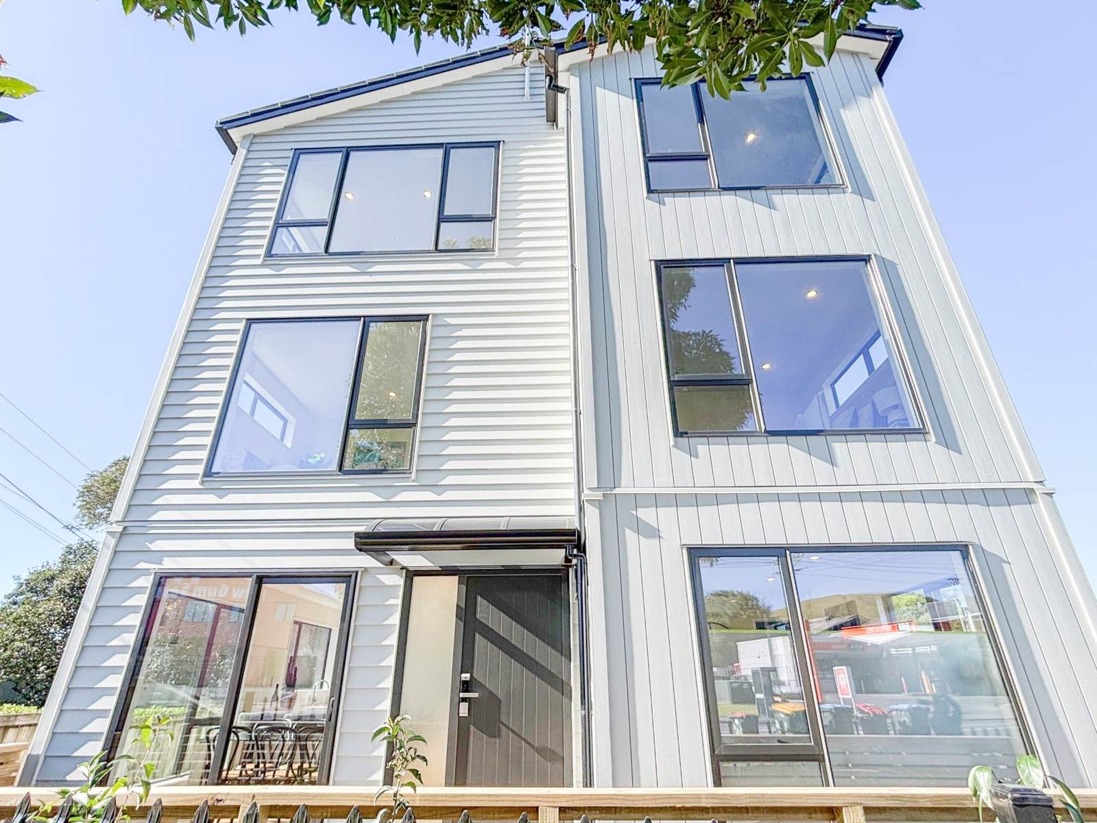 Spacious 5-Bedroom, Affordable Living — slide 29