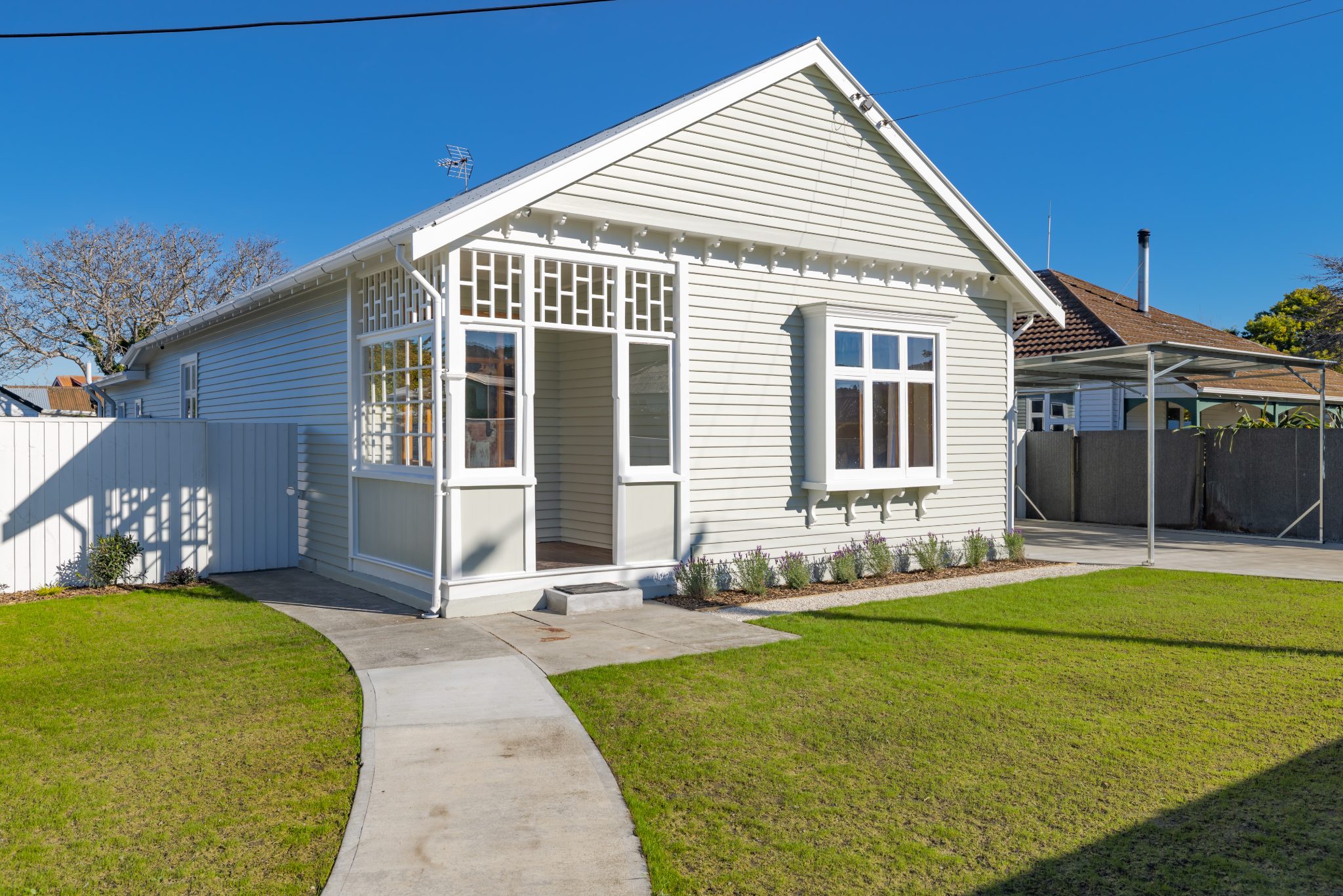Fully Renovated Beachside Villa — slide 1