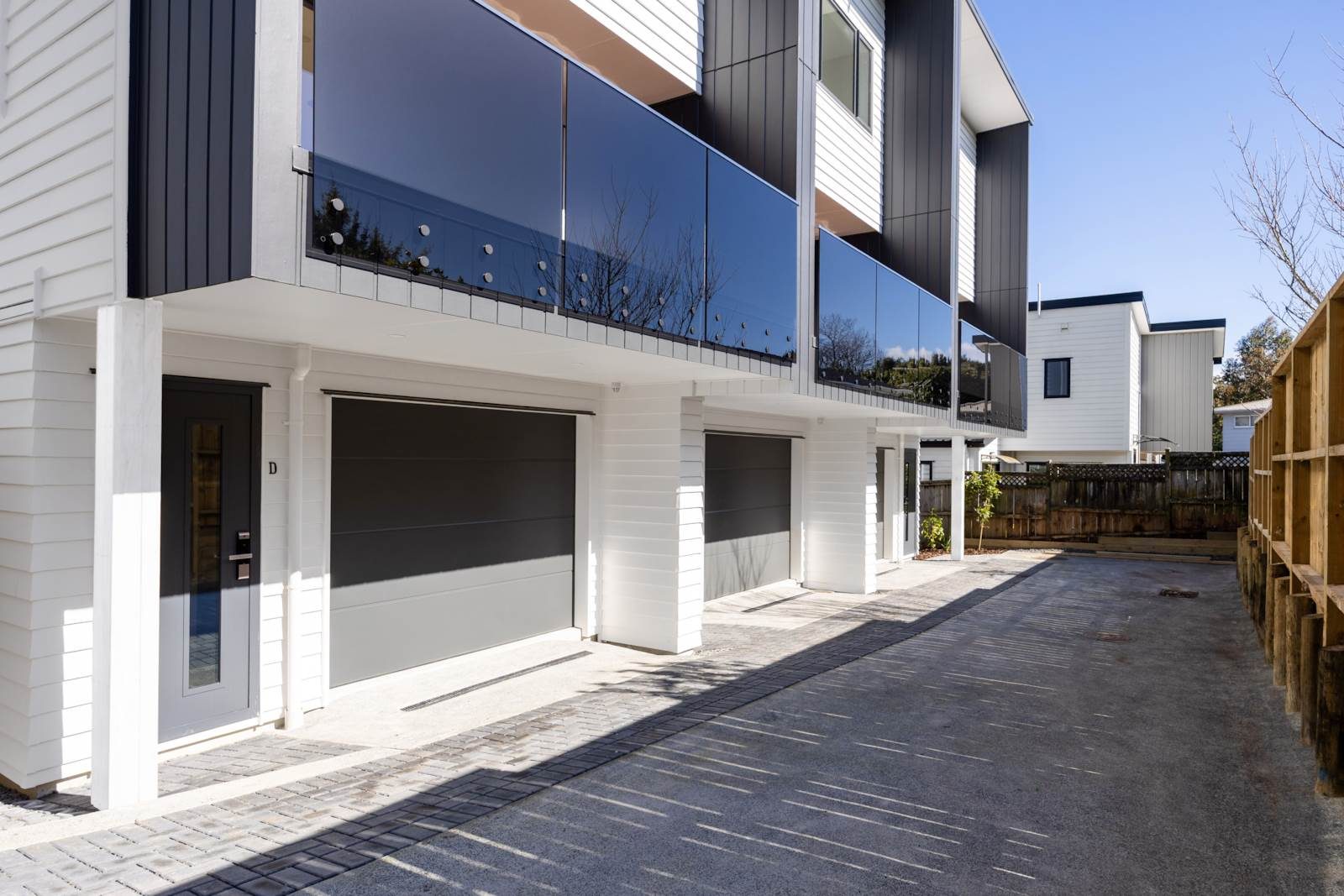 Brand new freehold townhouse in Double Westlake — slide 24