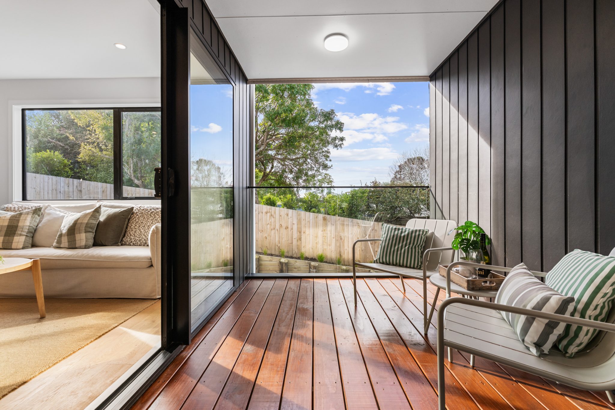 HIGH-SPEC. LOW-MAINTENANCE. FREEHOLD. — slide 2
