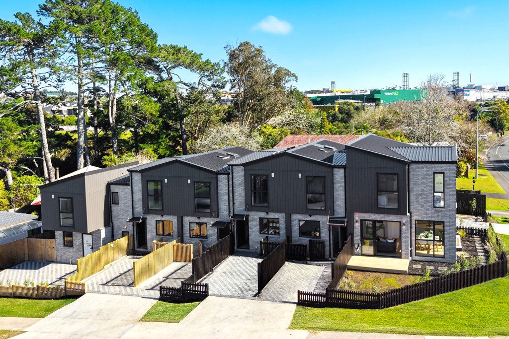 Contemporary Living Near Westgate Mall — slide 1