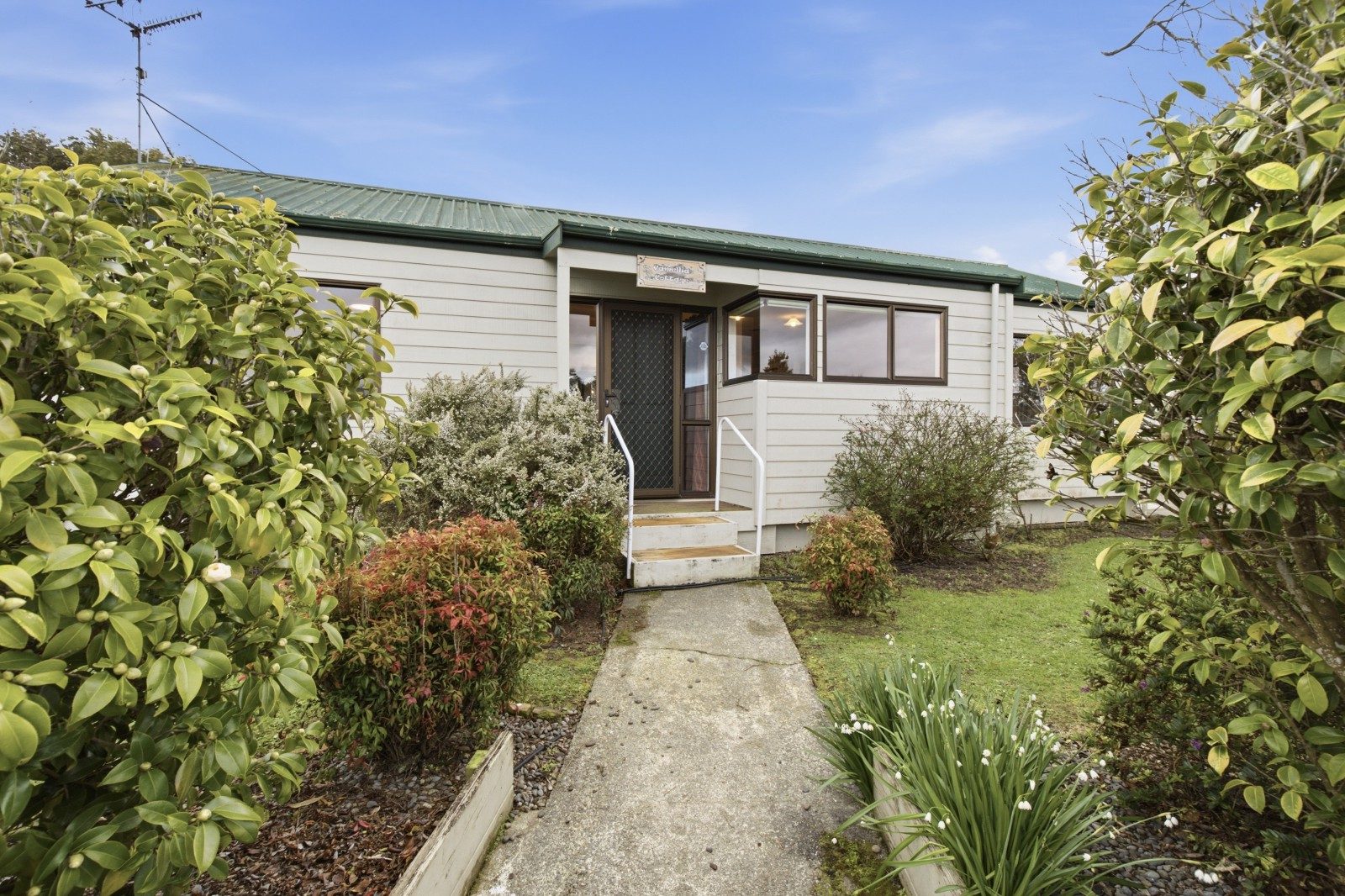 Family home in family location — slide 2
