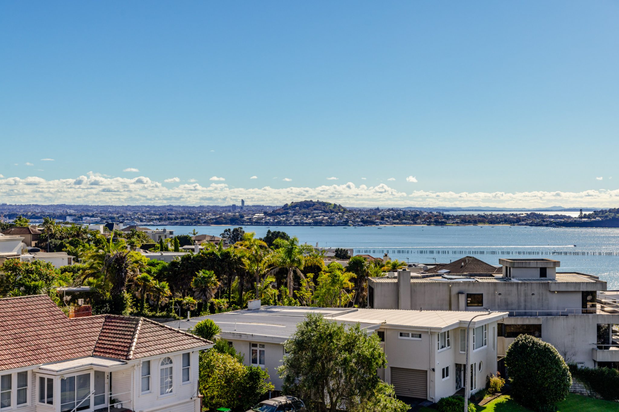 Luxury Penthouse with Expansive Views — slide 1