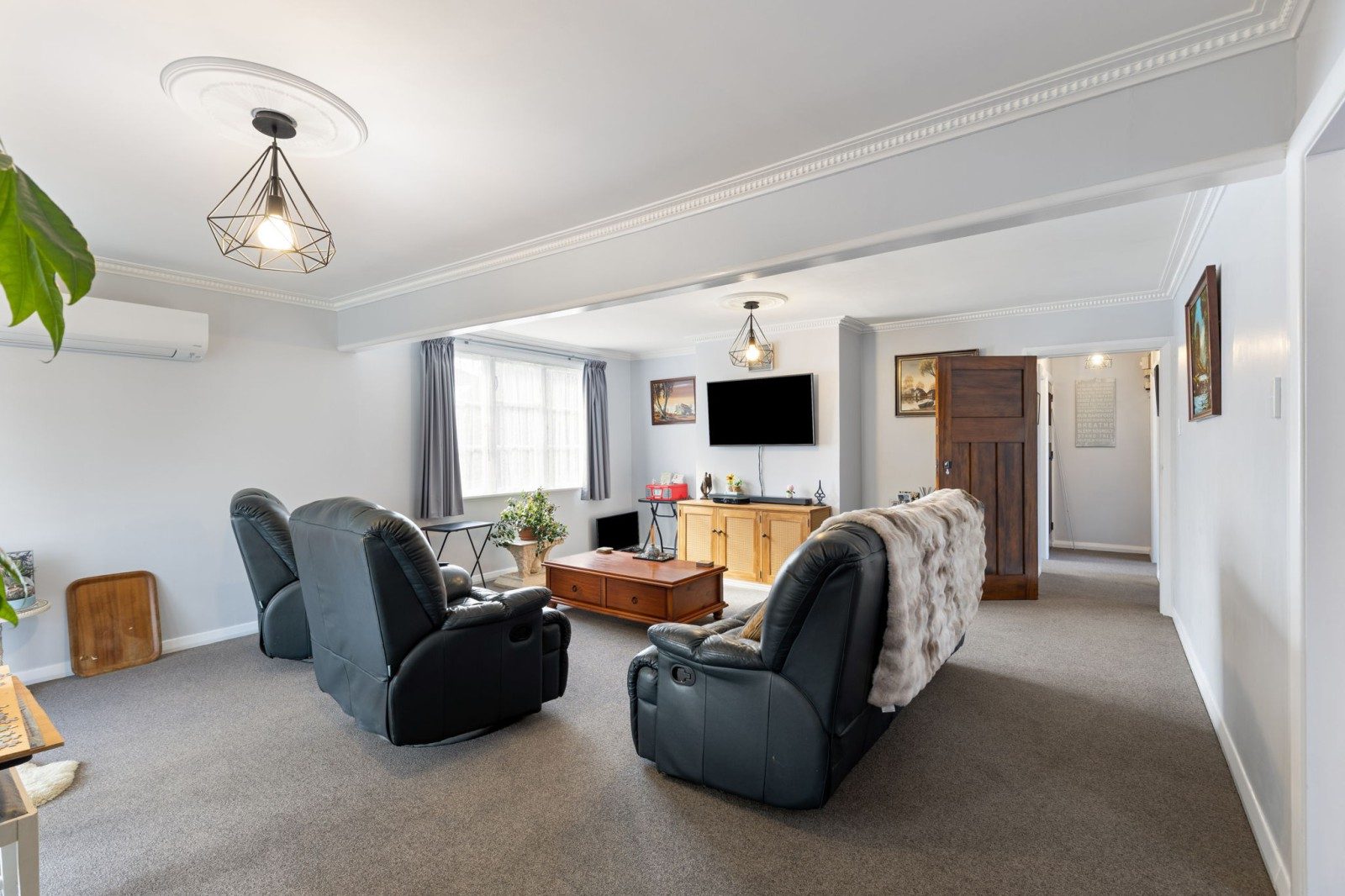 Beautifully renovated home with a stunning garden — slide 2