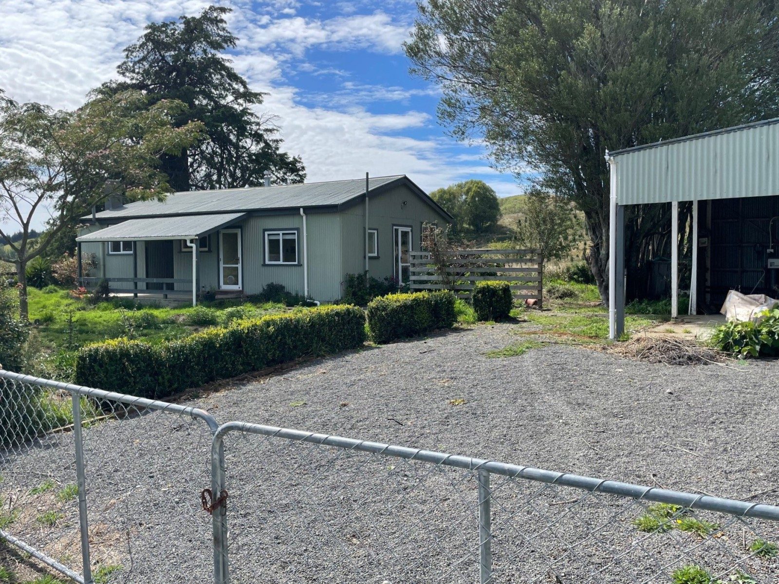 Renovated Rural Retreat — slide 1