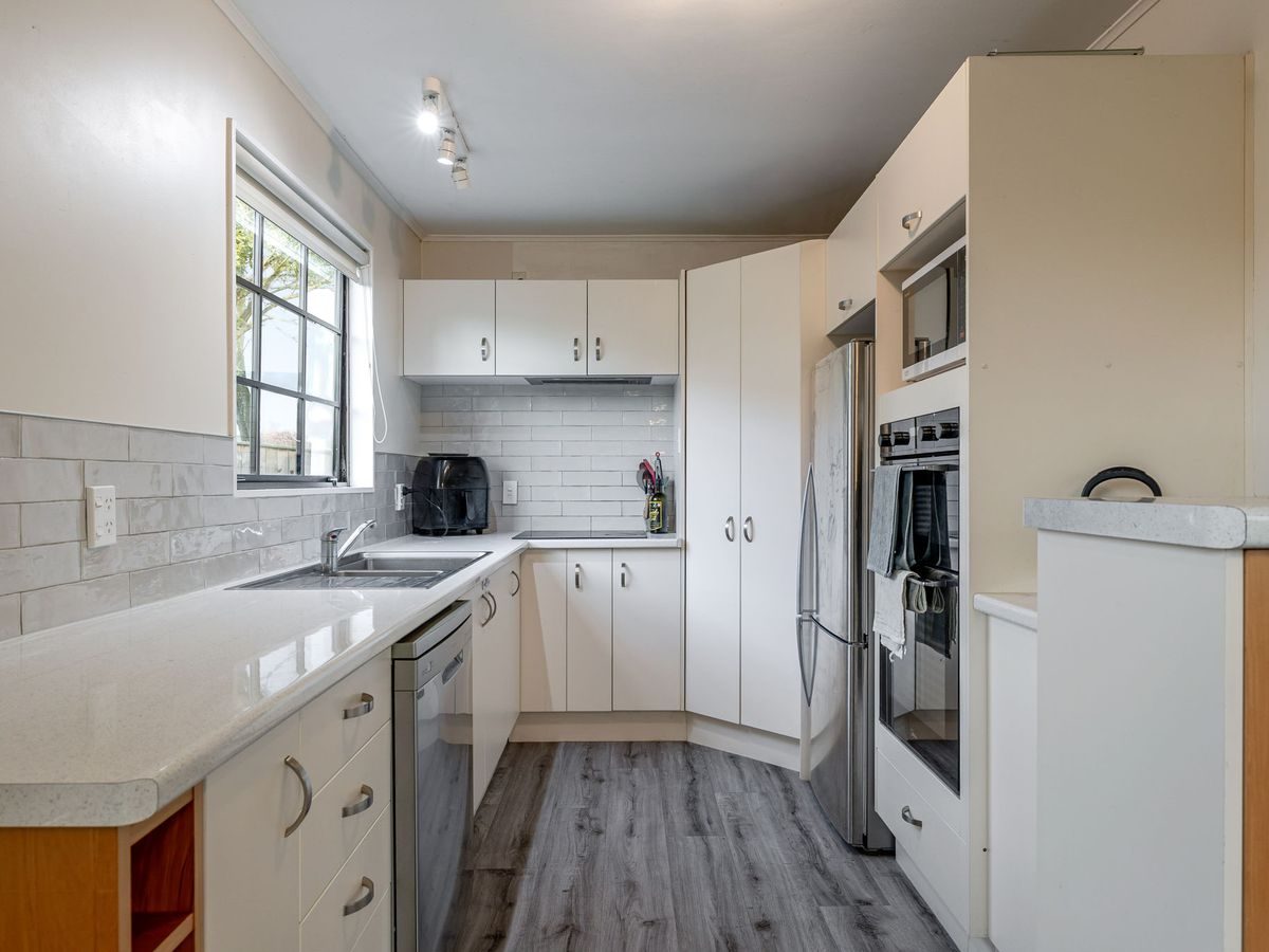 Modern comfort, smart buying — slide 2