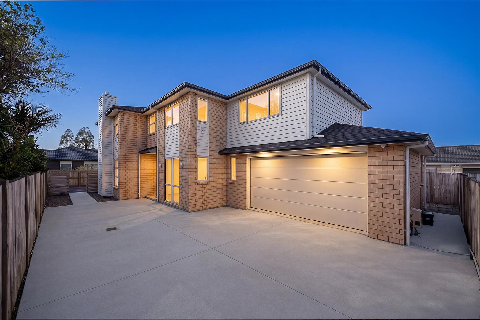 Heart of Orewa: Modern Luxury 5-Bedroom Family — slide 2