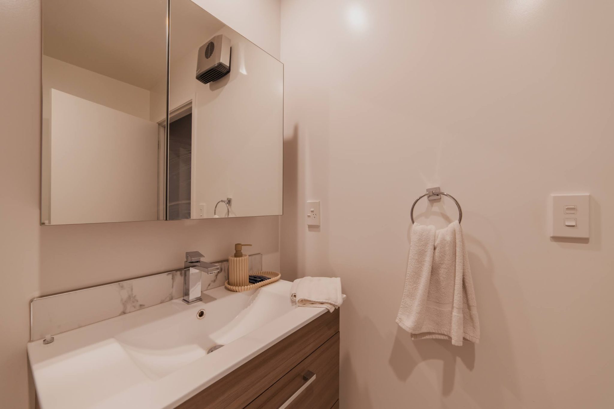 Freehold, Furnished & EV ready Near Hagley Park. — slide 16