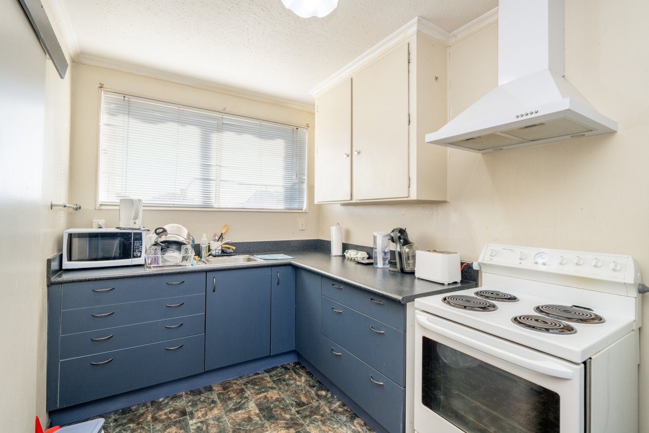 Two Bedroom Unit - Close To Town — slide 2