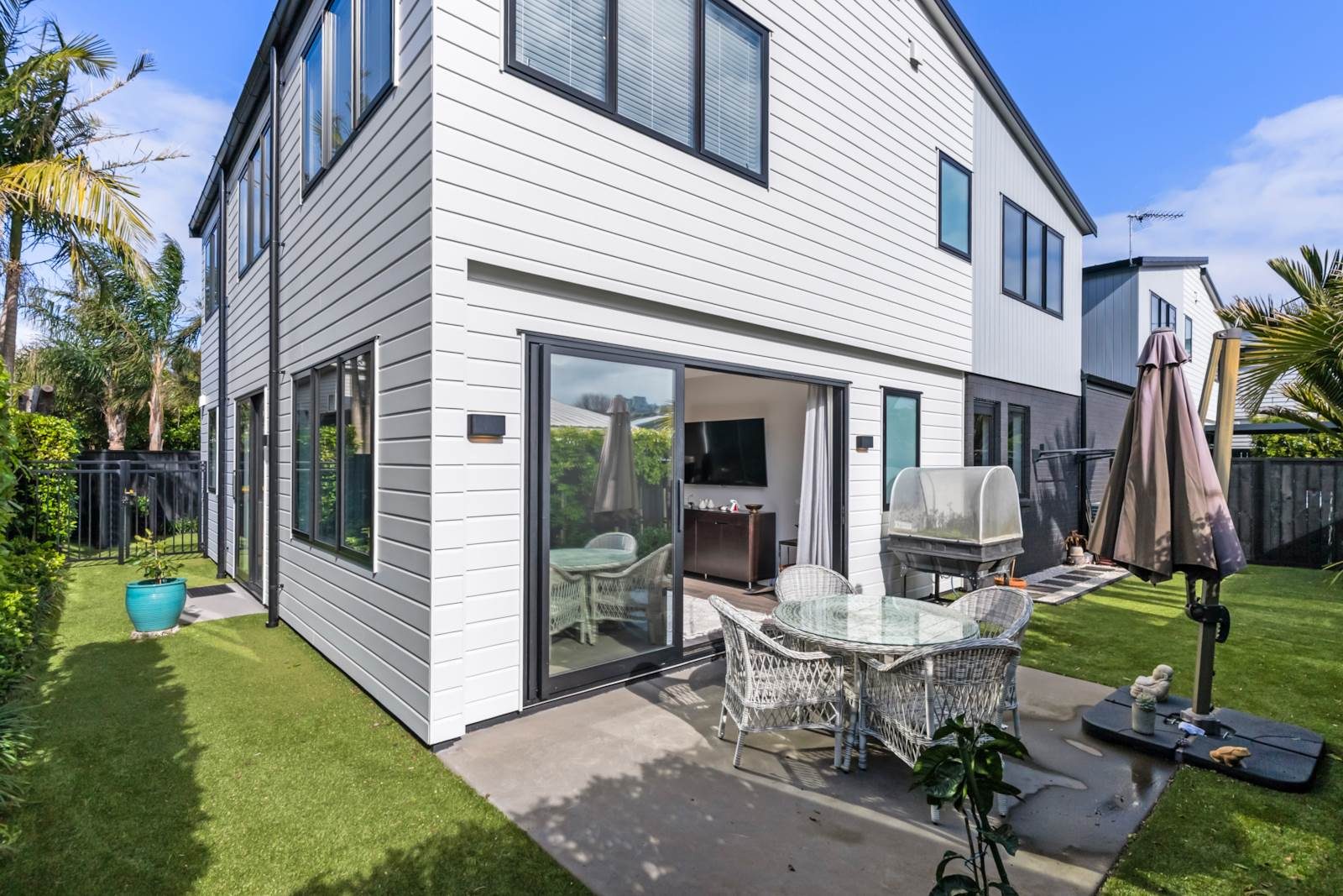 EXCEPTIONAL NEAR NEW TOWNHOUSE — slide 2