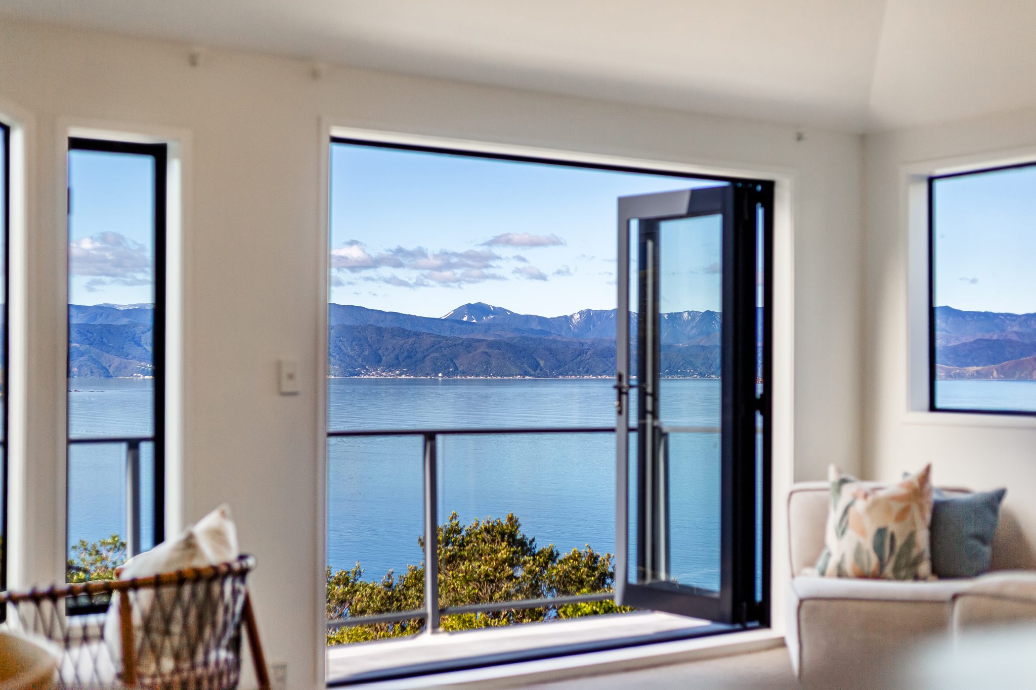 PANORAMIC HARBOUR VIEWS & EASY-CARE LIVING — slide 2