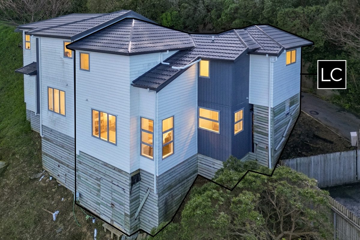 Freehold with Fabulous Views - BEO $599,000 — slide 2