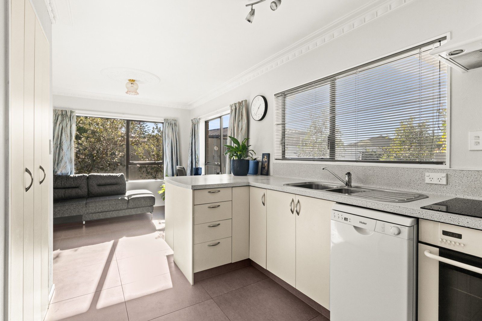 Peaceful cul-de-cac living in Taradale — slide 2