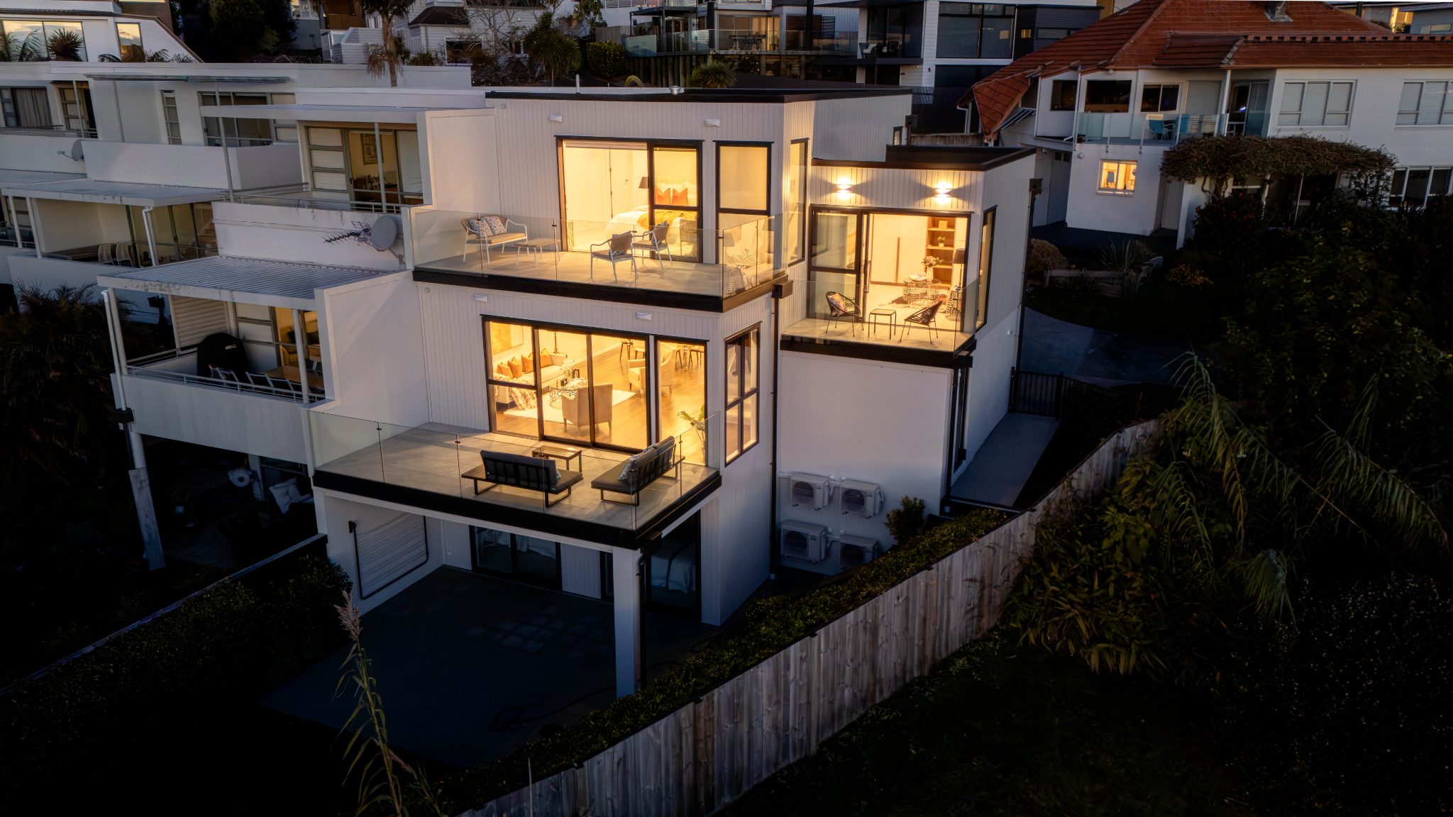 Elevated Living with Iconic Harbour Views — slide 32