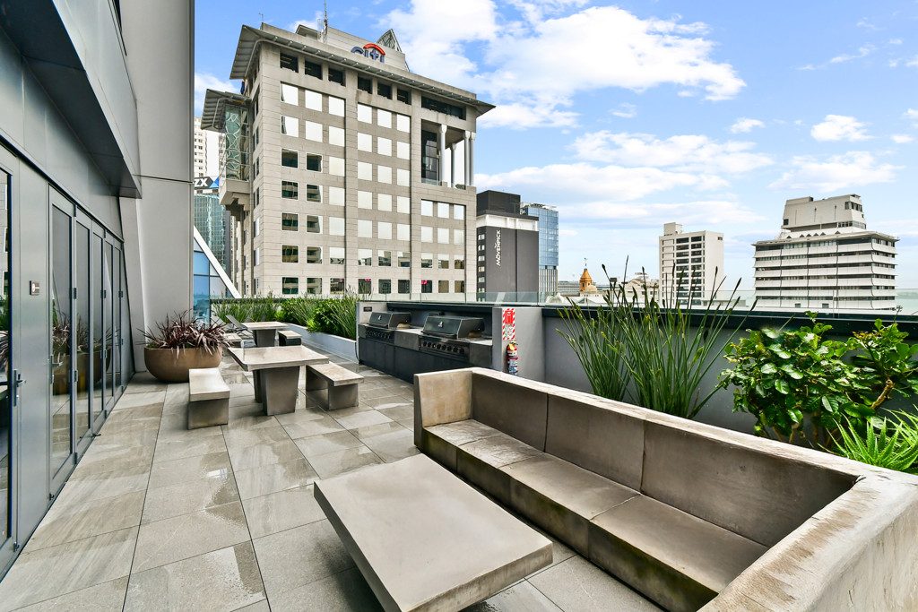 Luxurious Living-On top of the world- Urgent sale — slide 16