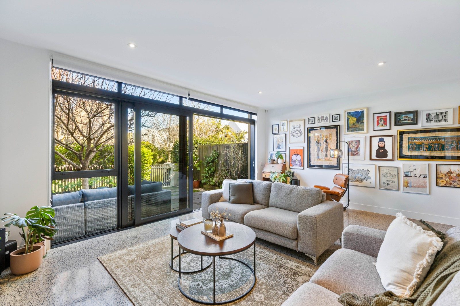 Willis Bond – perfect parkside living — slide 2