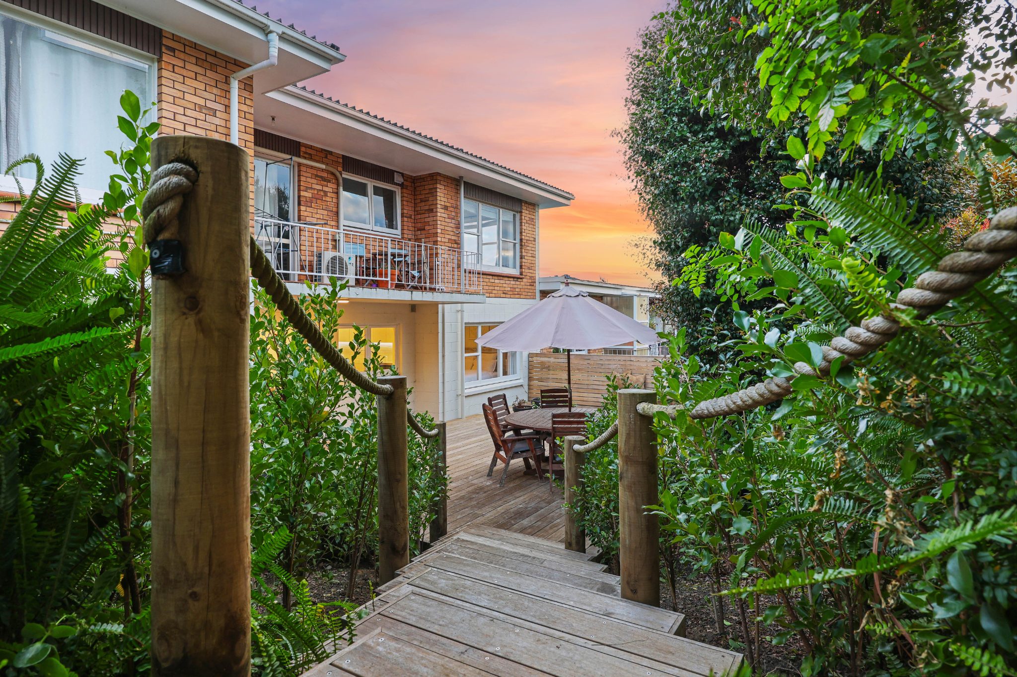 RENOVATED, SINGLE-LEVEL IN DGZ - JUST MOVE IN! — slide 1