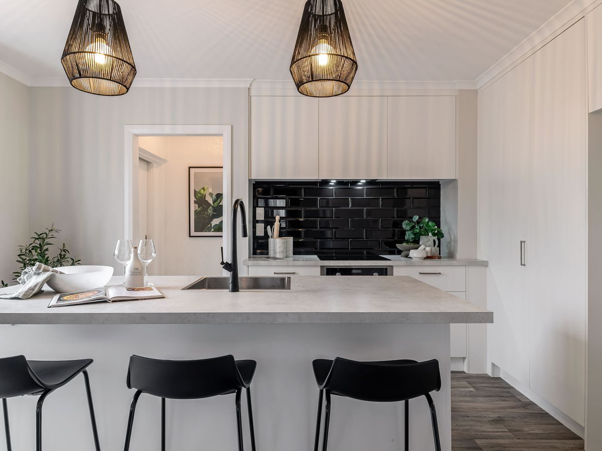 Effortlessly stylish in an exceptional location — slide 2