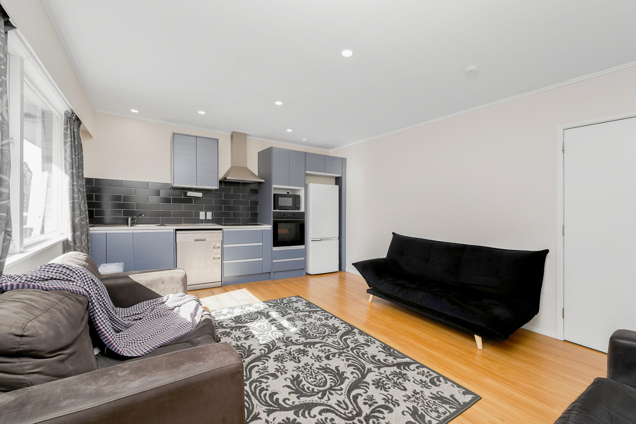 FIRST HOME/SMART INVESTMENT - 3 BEDS IN ROYAL OAK — slide 2