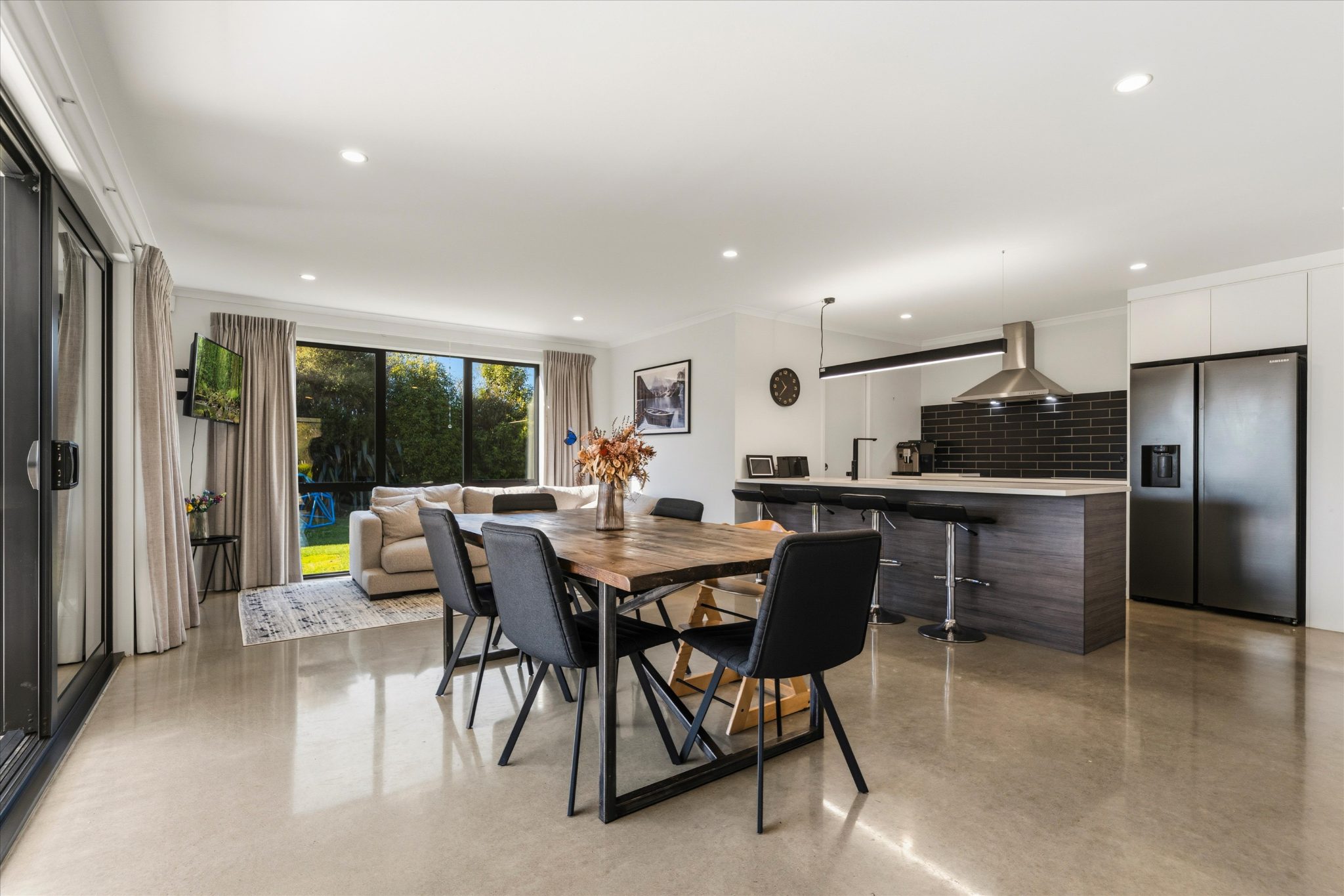 MODERN RURAL LIVING WITH SPACE TO ENJOY — slide 2