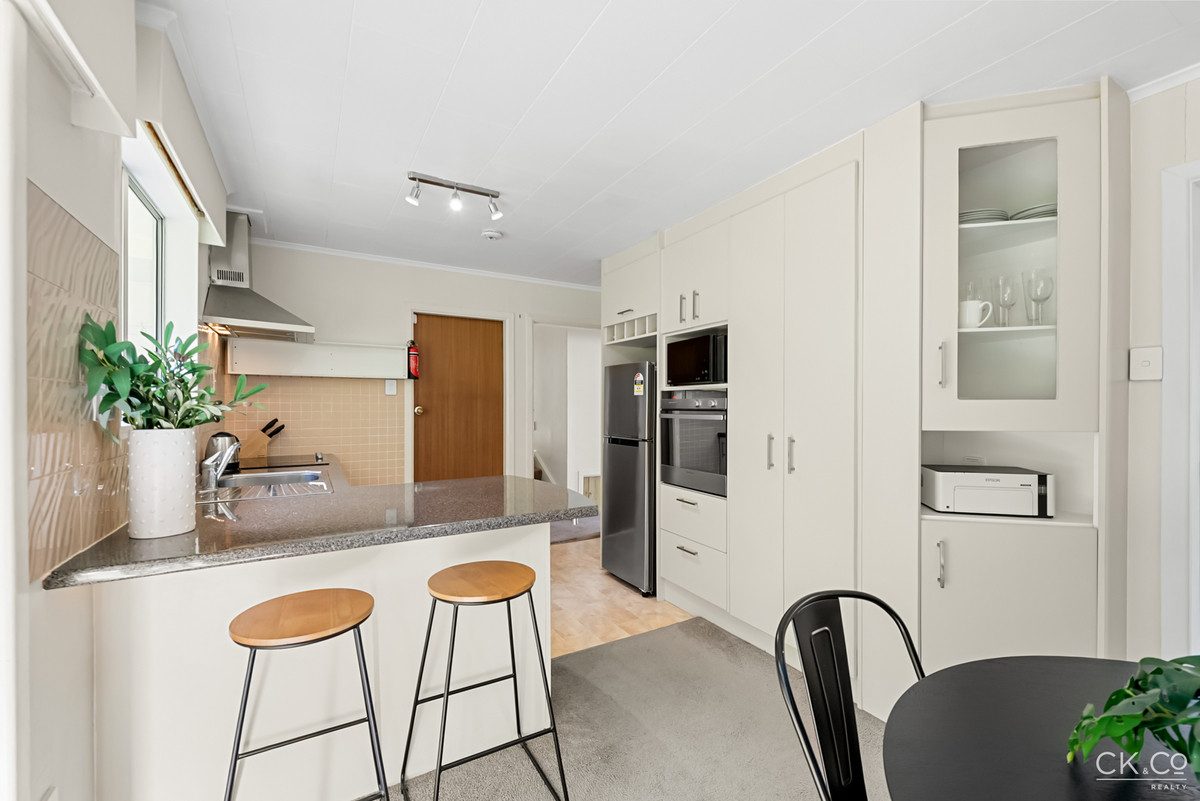 EASY LIVING, GREAT LOCATION — slide 2