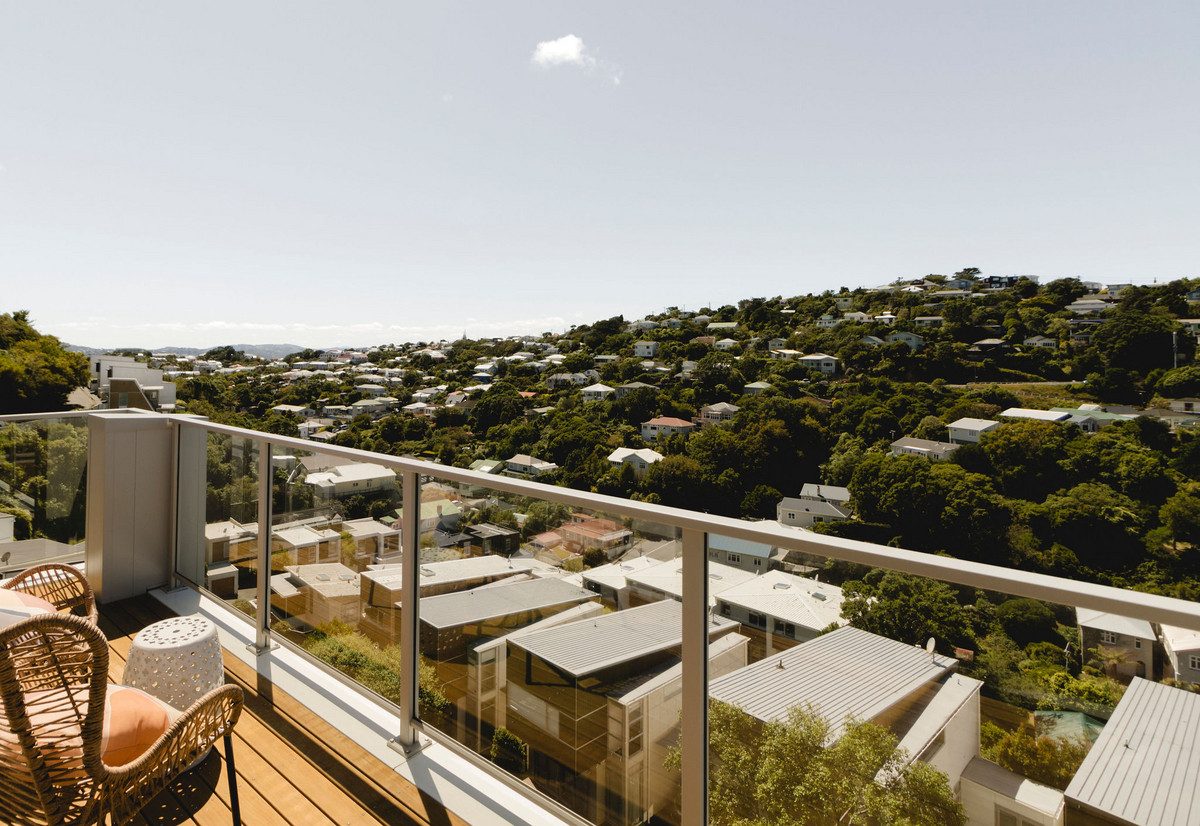 PENTHOUSE LIVING WITH BROOKLYN VIEWS + PARKING — slide 2