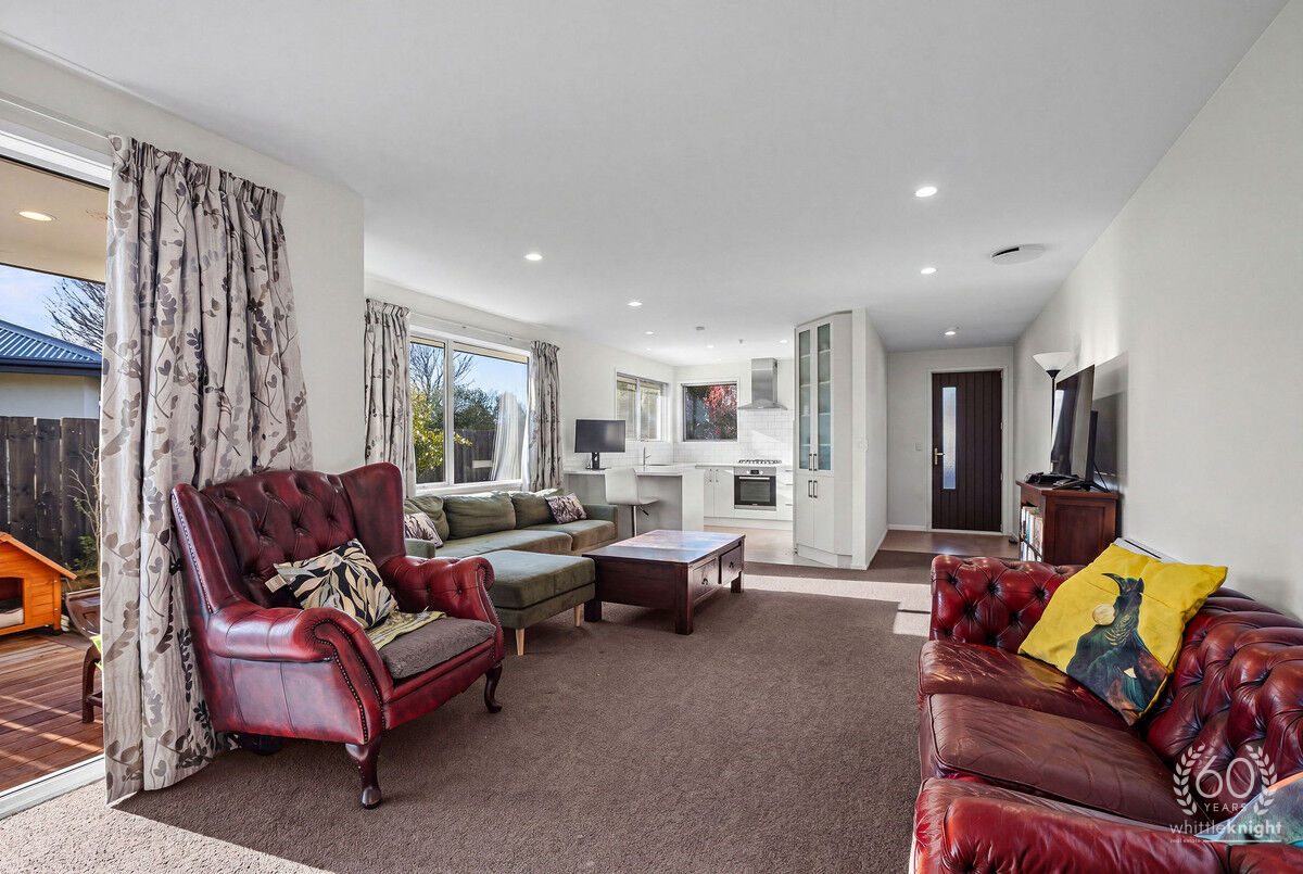 2015 Modern Build, Private & Easy-Care — slide 2
