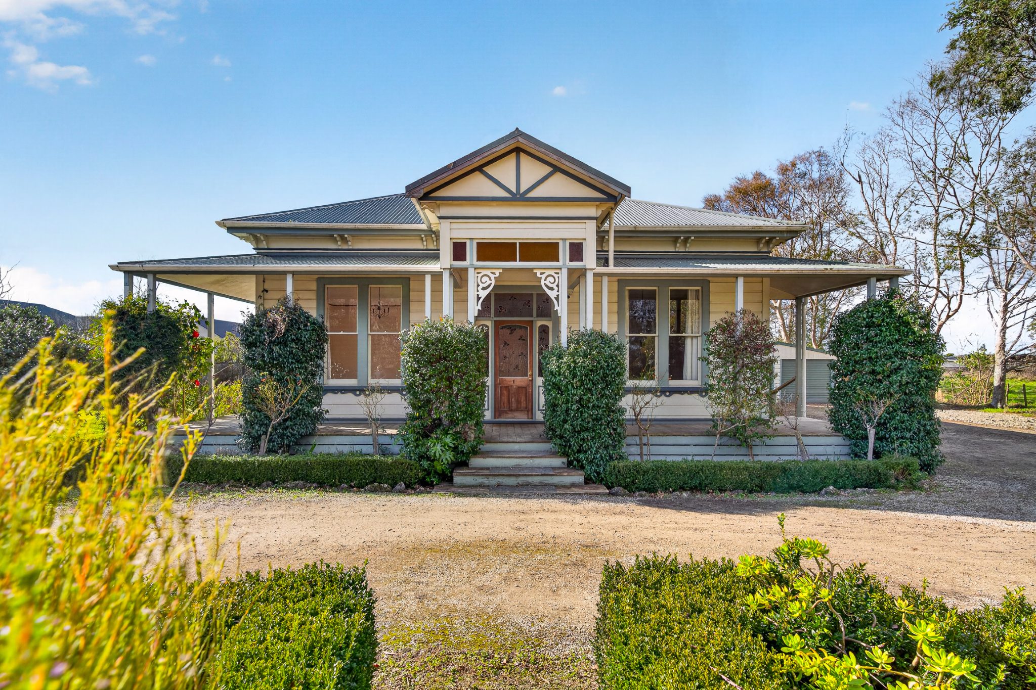 DEVELOPMENT OPPORTUNITY WITH A BEAUTIFUL VILLA! — slide 1