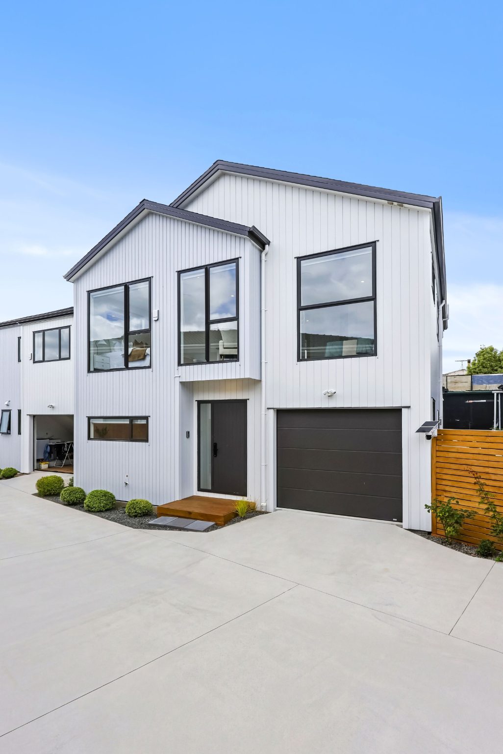 Must Be Sold - Stylish Family Home in Macleans — slide 29