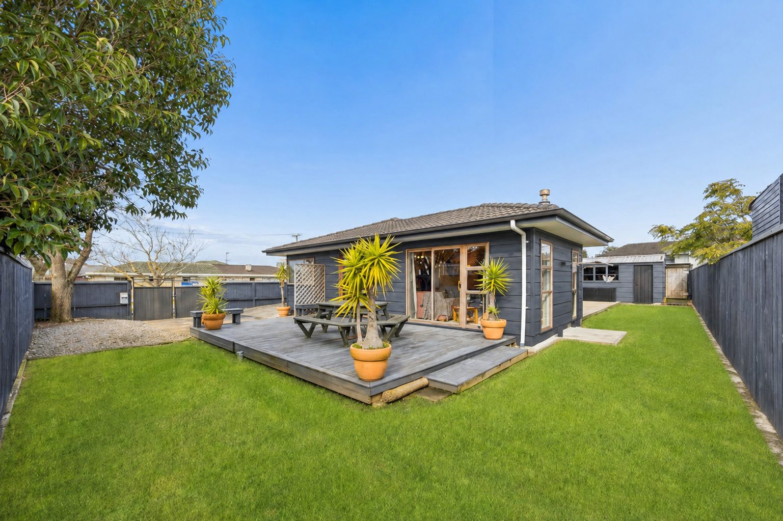 Standalone Sun Trap - Affordable Family Living — slide 1