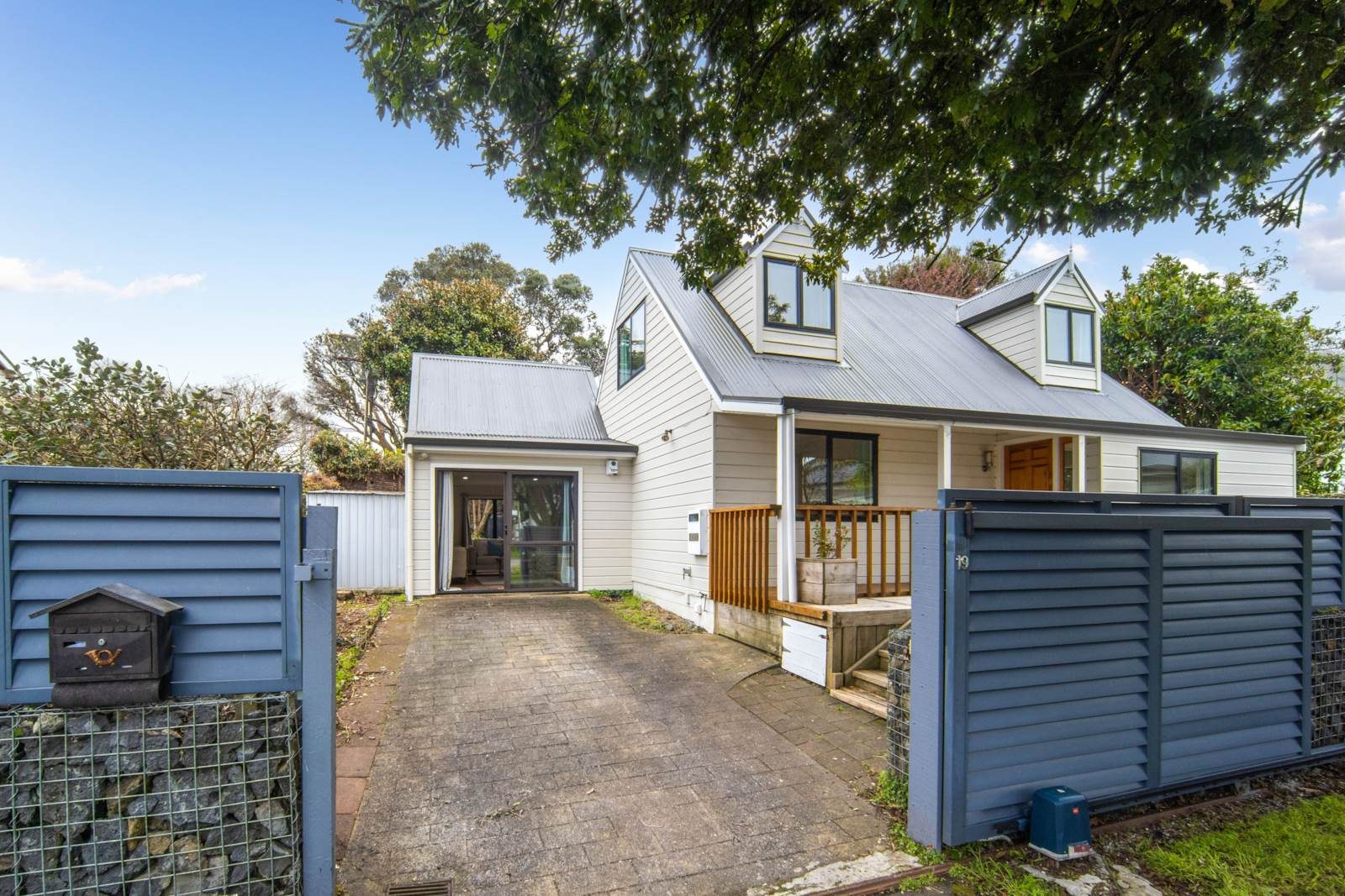 A Rare Find in Mt Eden — slide 1