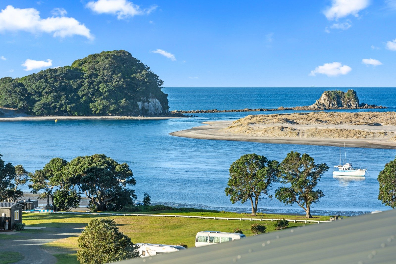 Effortless Coastal Living — slide 2