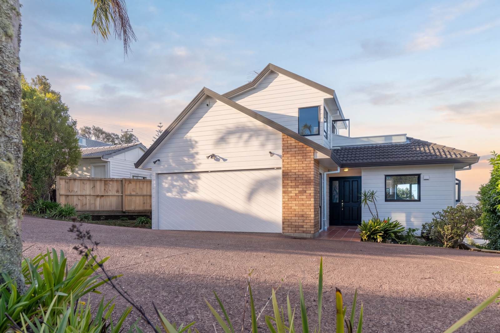 Affordable North Shore Living with Sea Views — slide 2
