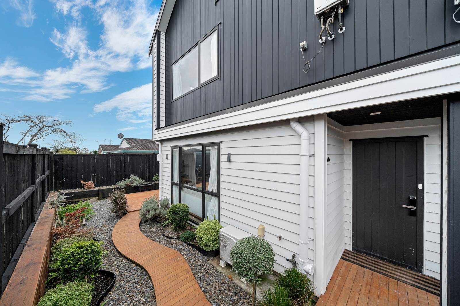 Modern Masterpiece. Move-In Ready. — slide 2