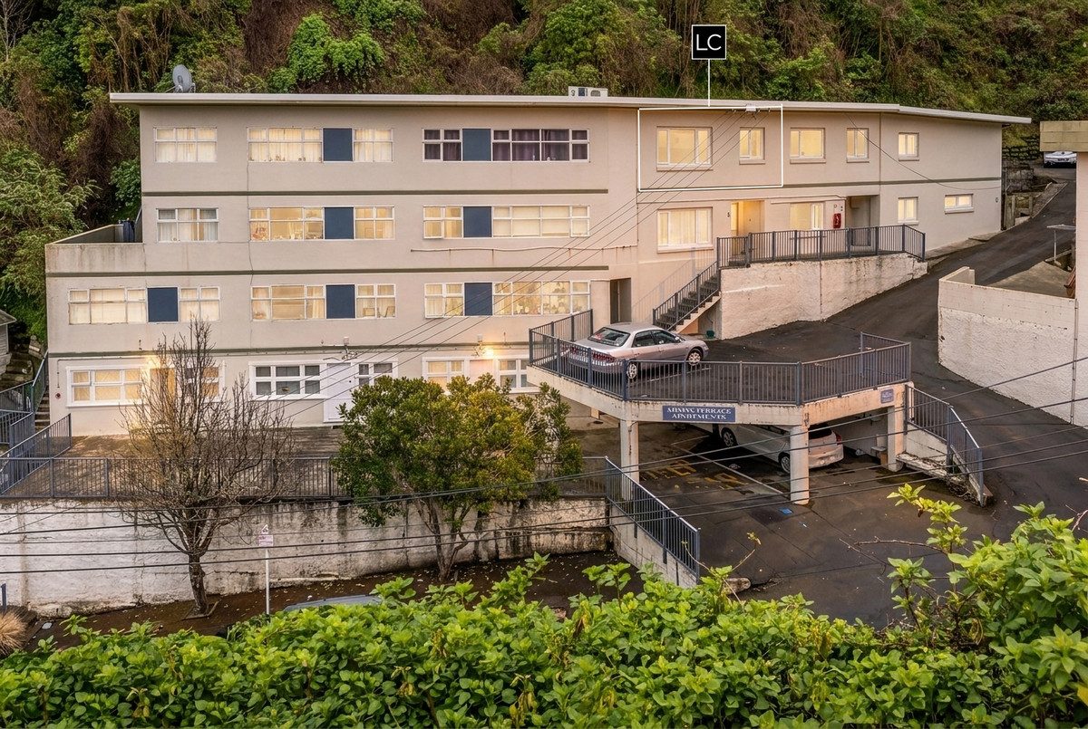Aro Valley Apartment with Car Pad — slide 1